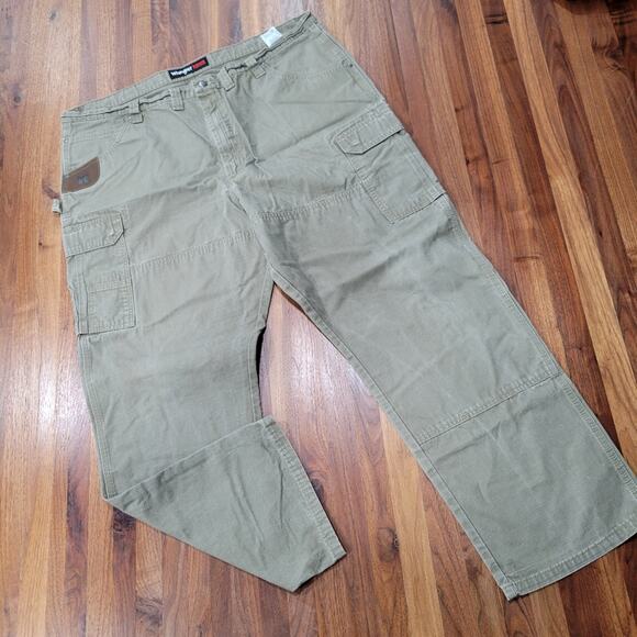 Wrangler Riggs Workwear Ripstop Cargo Pockets Hammer Loop Reinforced Knees 44x32 - Picture 1 of 9